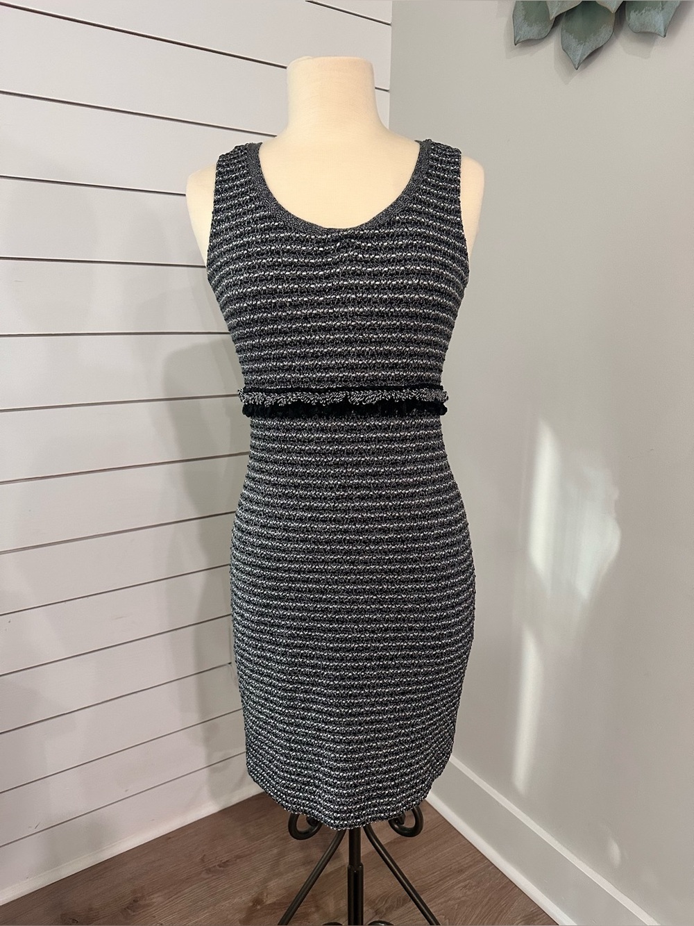 Exclusively for St. John Boutiques Dress Sz 4 Black White Knit Sheath Fringe EUC